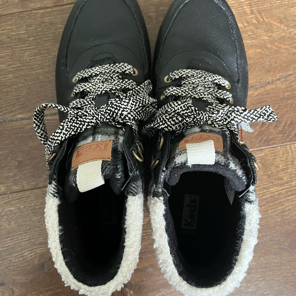 BRAND NEW IN BOX Women’s Keds Black and White Plaid Sneaker Boots - Picture 2 of 7